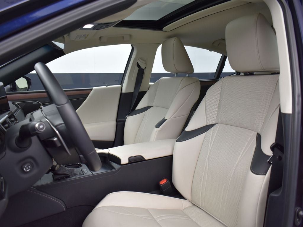 2025 Lexus ES 300h Ultra Luxury