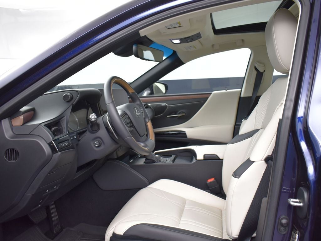 2025 Lexus ES 300h Ultra Luxury