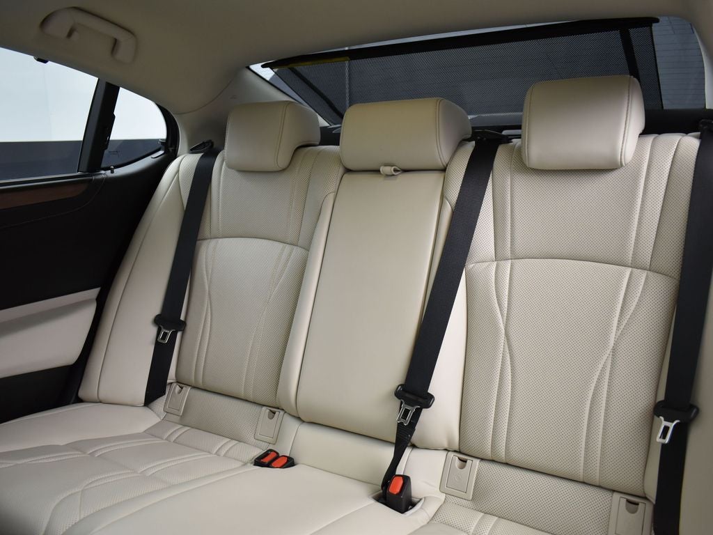 2025 Lexus ES 300h Ultra Luxury