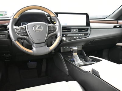 2025 Lexus ES 300h Ultra Luxury