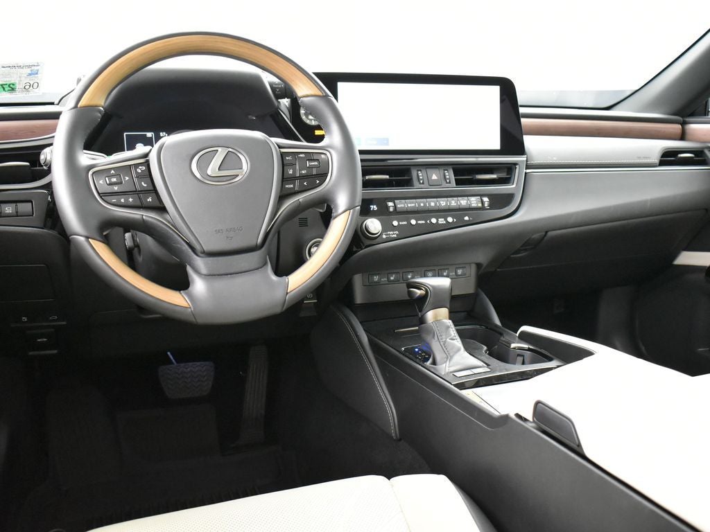 2025 Lexus ES 300h Ultra Luxury