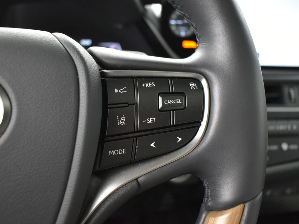 2025 Lexus ES 300h Ultra Luxury