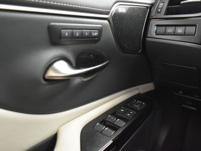 2025 Lexus ES 300h Ultra Luxury